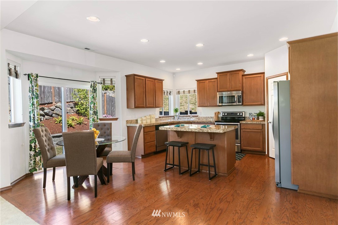 1032 South 32nd Place Renton, WA 98055 - Photo 4 of 24