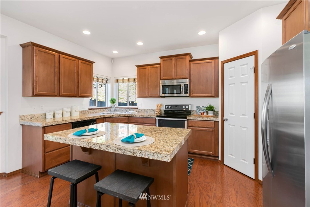 1032 South 32nd Place Renton, WA 98055 - Photo 5 of 24