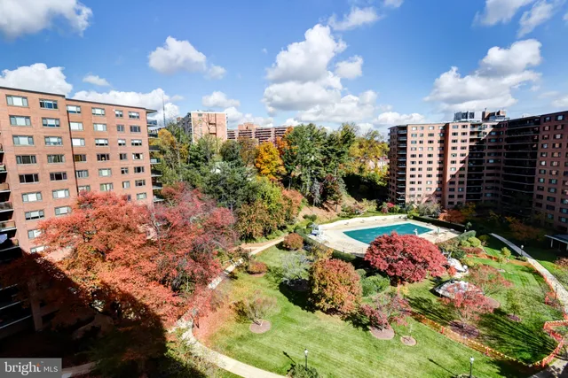 a view of a chairs with sitting area