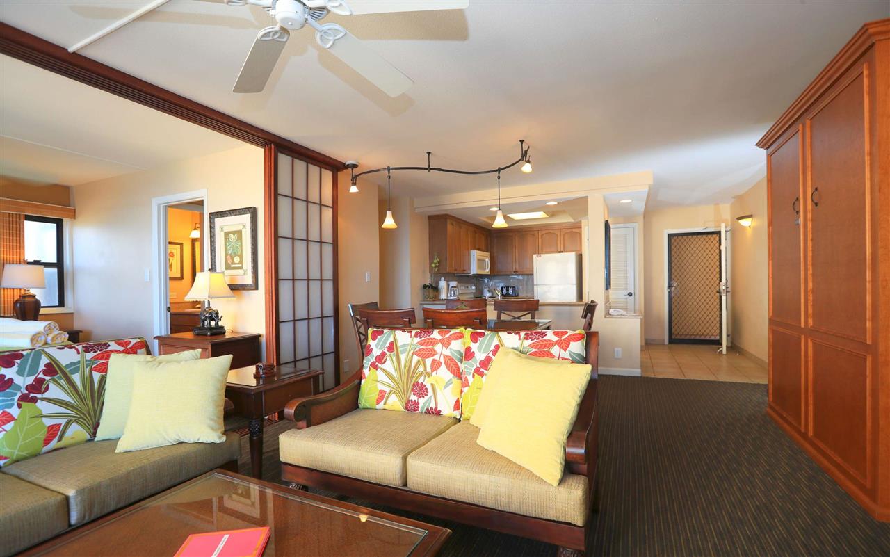 4401 Lower Honoapiilani Road, Unit B401 Lahaina, HI 96761 - Photo 3 of 17 Gallery Image 3