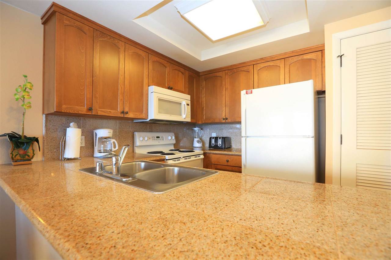 4401 Lower Honoapiilani Road, Unit B401 Lahaina, HI 96761 - Photo 4 of 17 Gallery Image 4