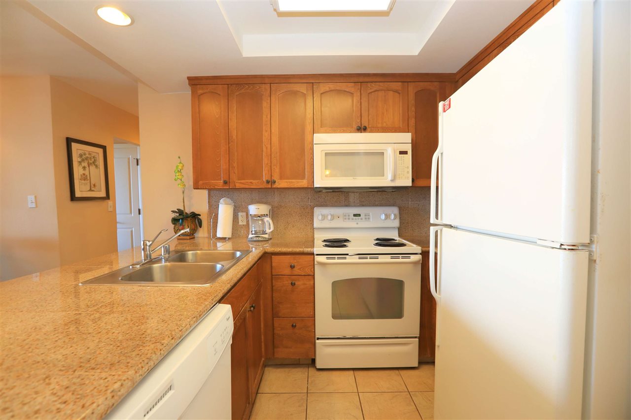 4401 Lower Honoapiilani Road, Unit B401 Lahaina, HI 96761 - Photo 5 of 17 Gallery Image 5