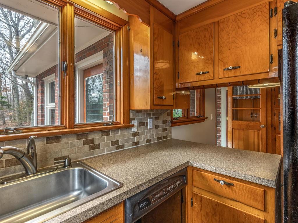 91 Dexter Road Melrose, MA 02176 - Photo 12 of 32 Gallery Image 12