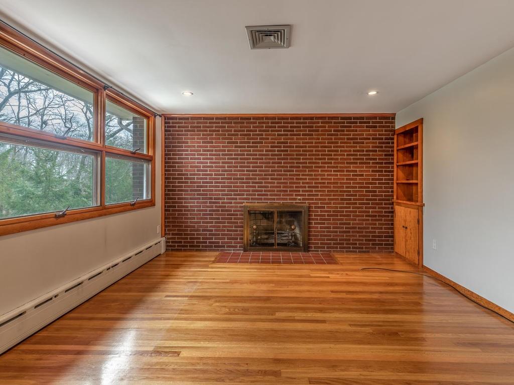 91 Dexter Road Melrose, MA 02176 - Photo 5 of 32 Gallery Image 5
