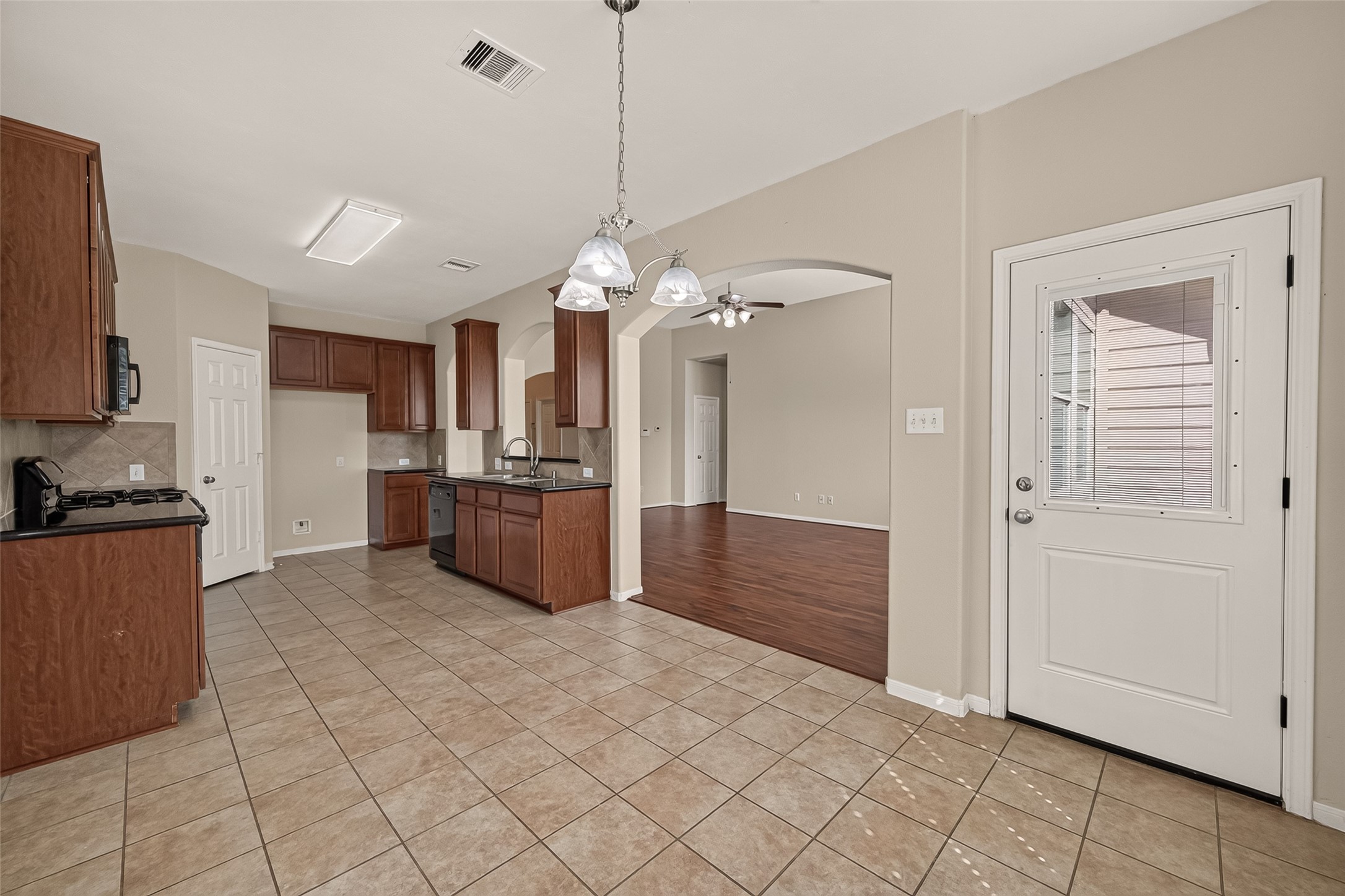 9118 Cavalier Lane Rosenberg, TX 77469 - Photo 13 of 39 Gallery Image 13
