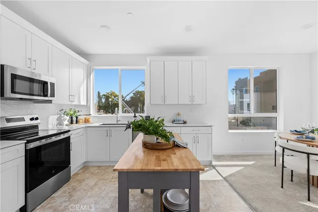 $659,990 | 9423 1/2 North Sepulveda Blvd Hills, Unit 2, Mission Hills, CA 91345