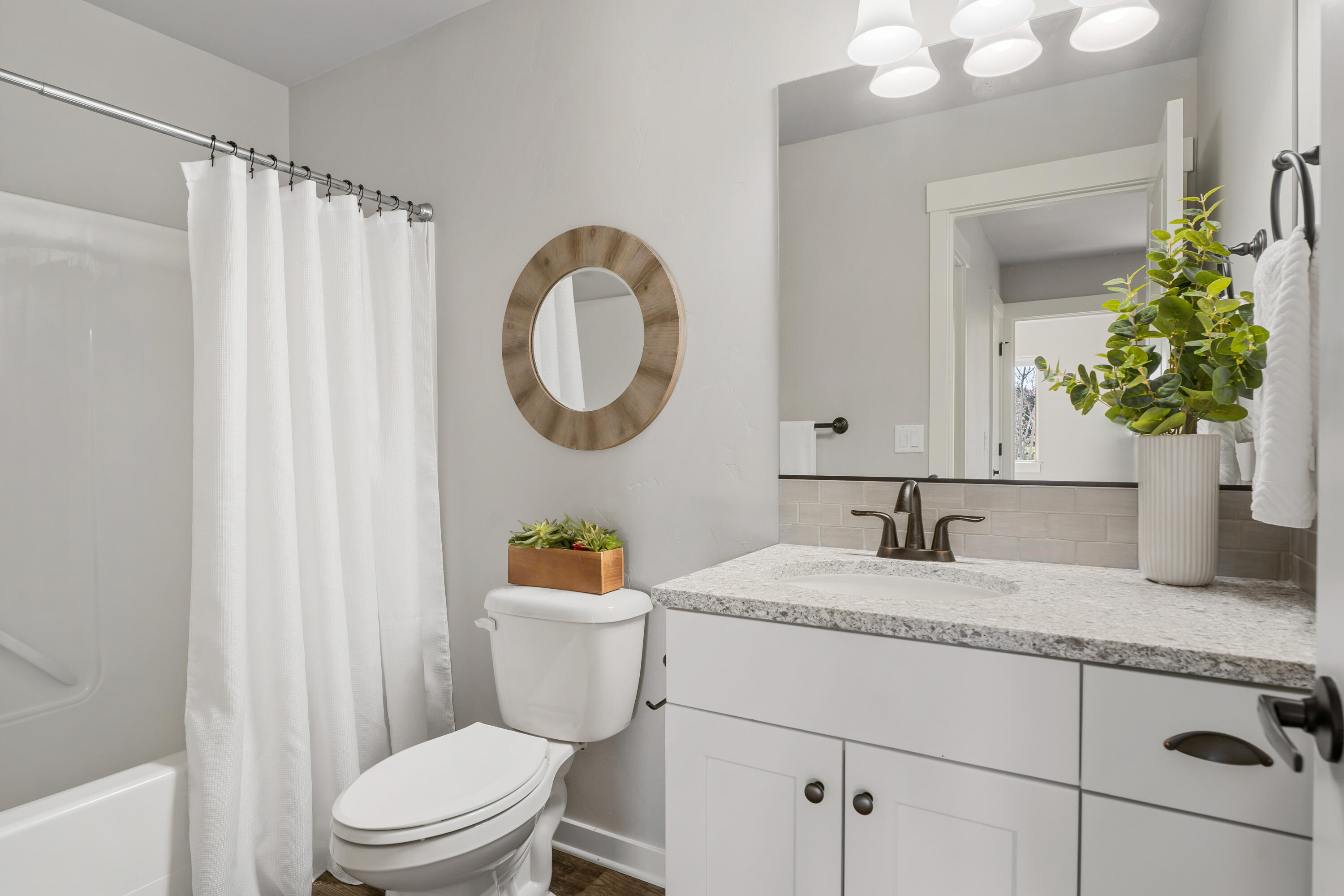 3455 Southwest 28th Street Redmond, OR 97756 - Photo 21 of 35 27-Bathroom