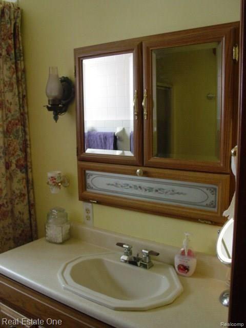 10361 North Rushton Road South Lyon, MI 48178 - Photo 11 of 33 DSC04401.jpg