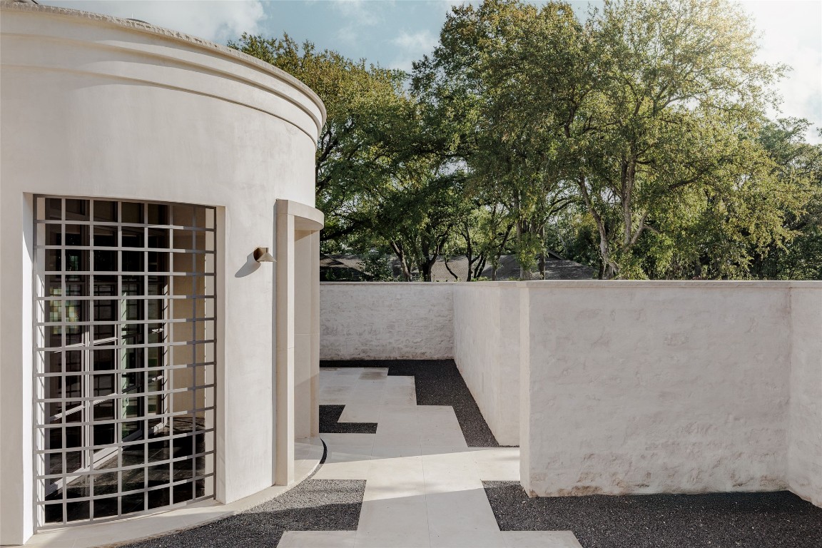 2600 Tanglewood Trail Austin, TX 78703 - Photo 3 of 35