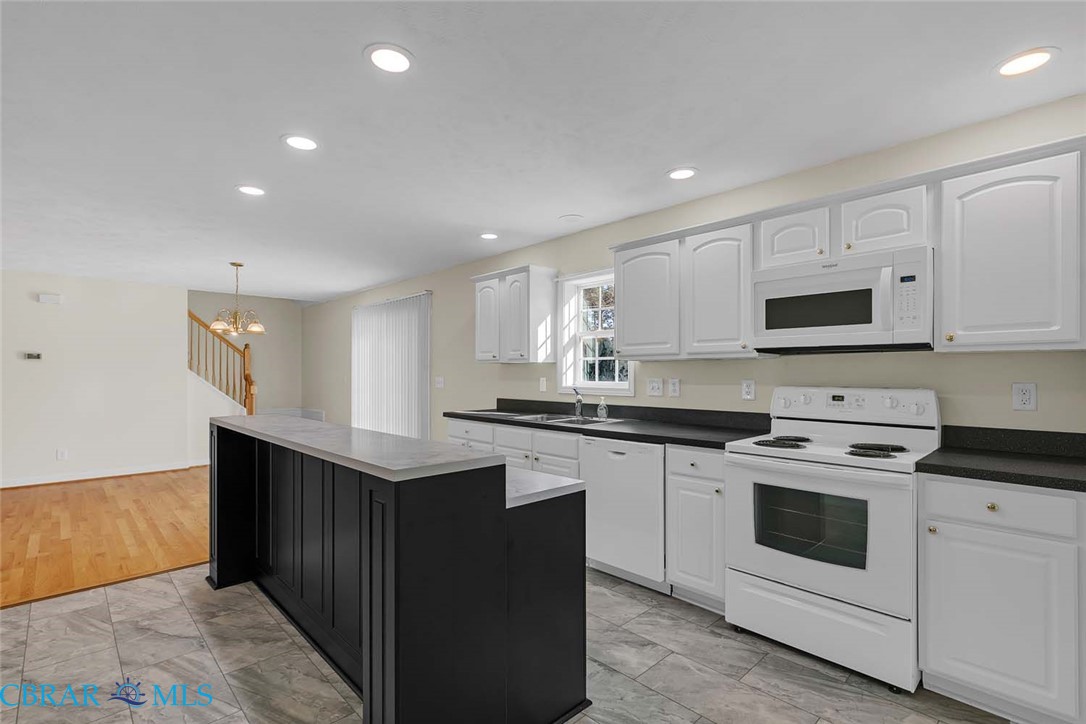9469 Glass Road Gloucester, VA 23061 - Photo 4 of 23