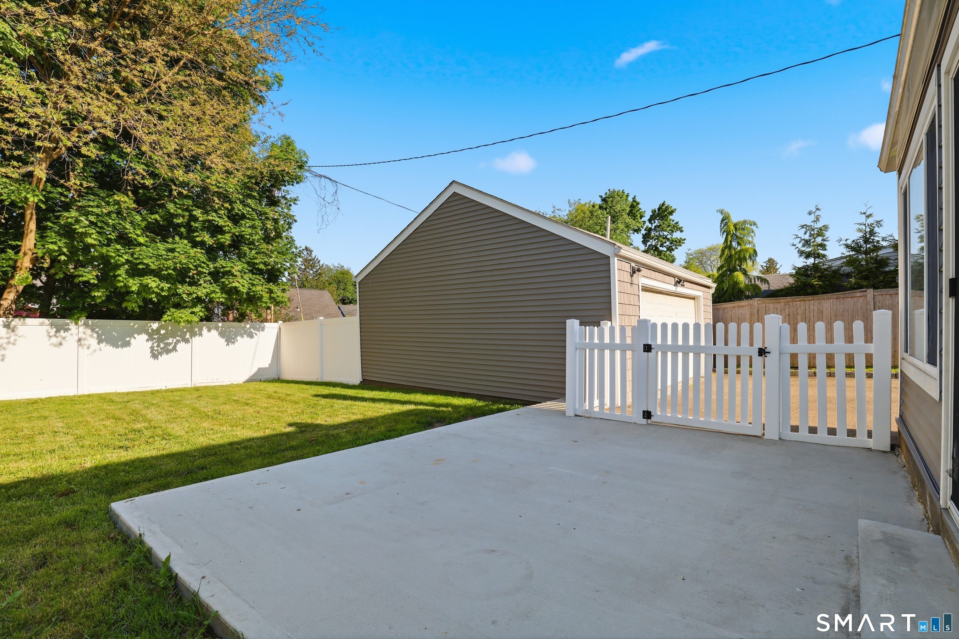 775 Stratford Road Stratford, CT 06615 - Photo 4 of 40