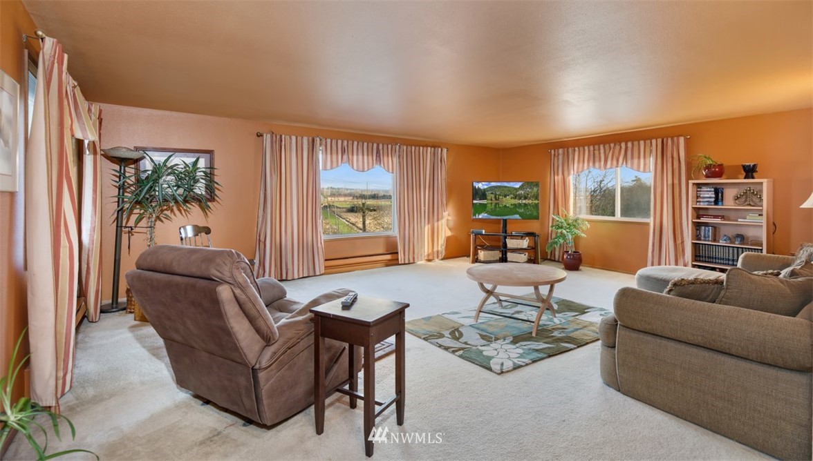 7518 Larimer Road Everett, WA 98208 - Photo 14 of 18 Gallery Image 14