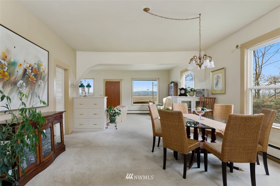 7518 Larimer Road Everett, WA 98208 - Photo 3 of 18 Gallery Image 3