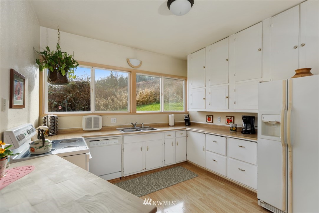 7518 Larimer Road Everett, WA 98208 - Photo 8 of 18 Gallery Image 8