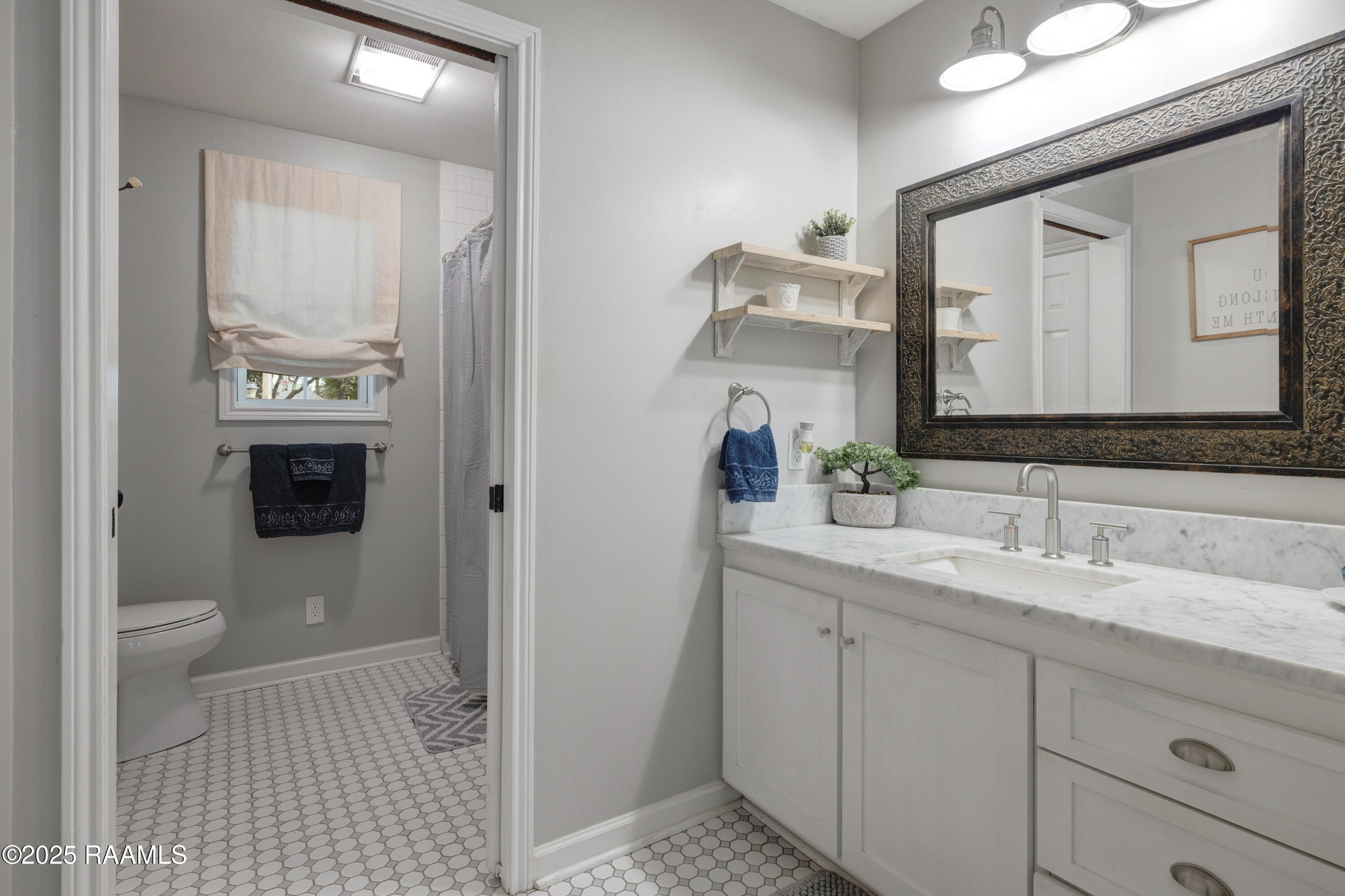 708 Kyle Landry Road New Iberia, LA 70563 - Photo 21 of 30 Primary Bathroom