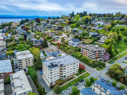 $318,990 | 919 2nd Avenue West, Unit 505, Seattle, WA 98119