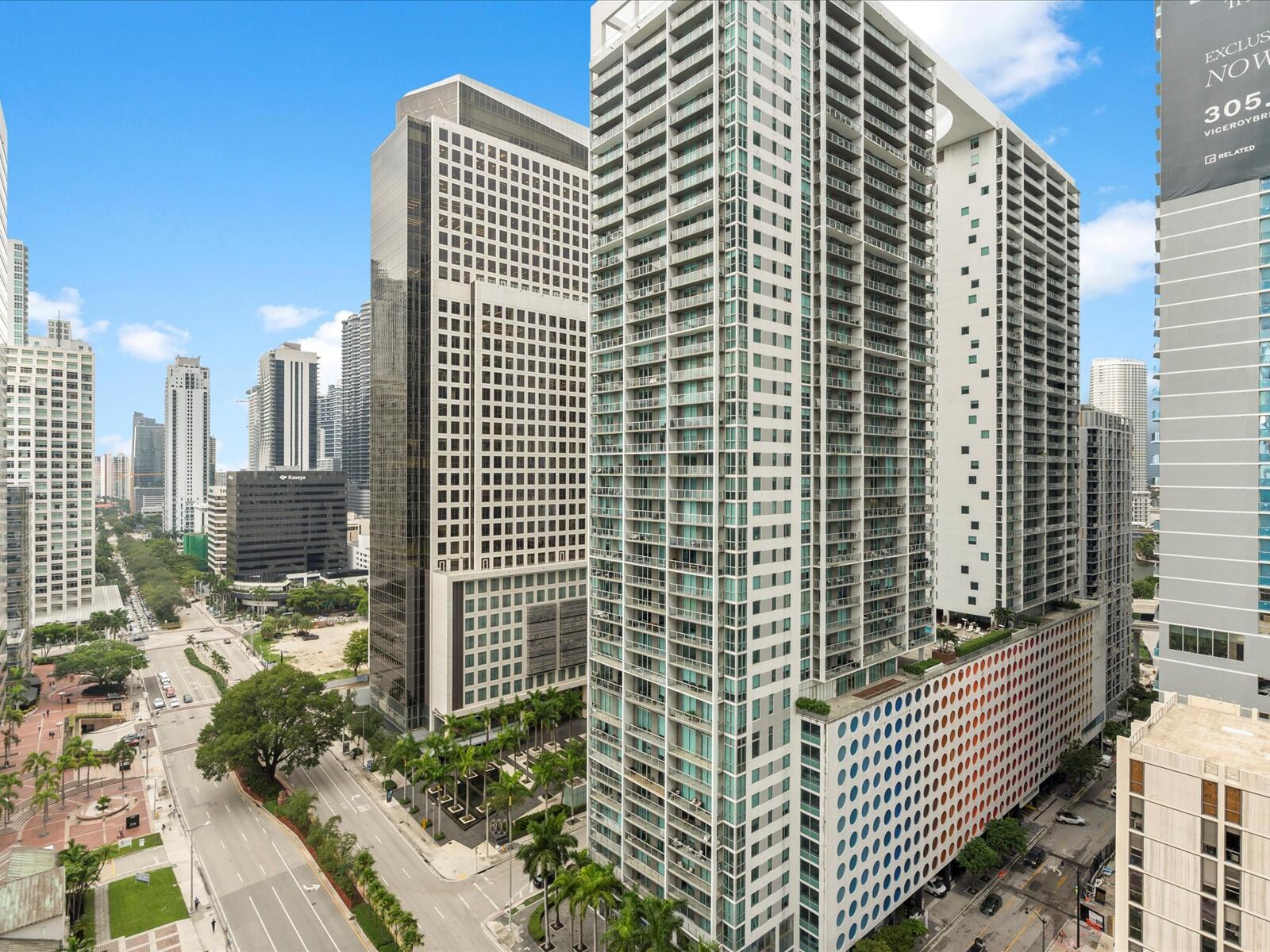 485 Brickell Avenue, Unit 2107 Miami, FL 33131 - Photo 12 of 18 a view of a balcony with a tree