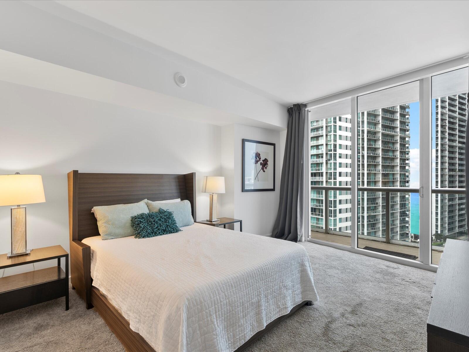 485 Brickell Avenue, Unit 2107 Miami, FL 33131 - Photo 7 of 18 a bedroom with a large bed and a large window