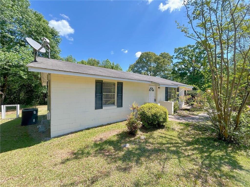 271 Rehoboth Road Griffin, GA 30223 - Photo 2 of 9 a backyard of a house with plants and tree
