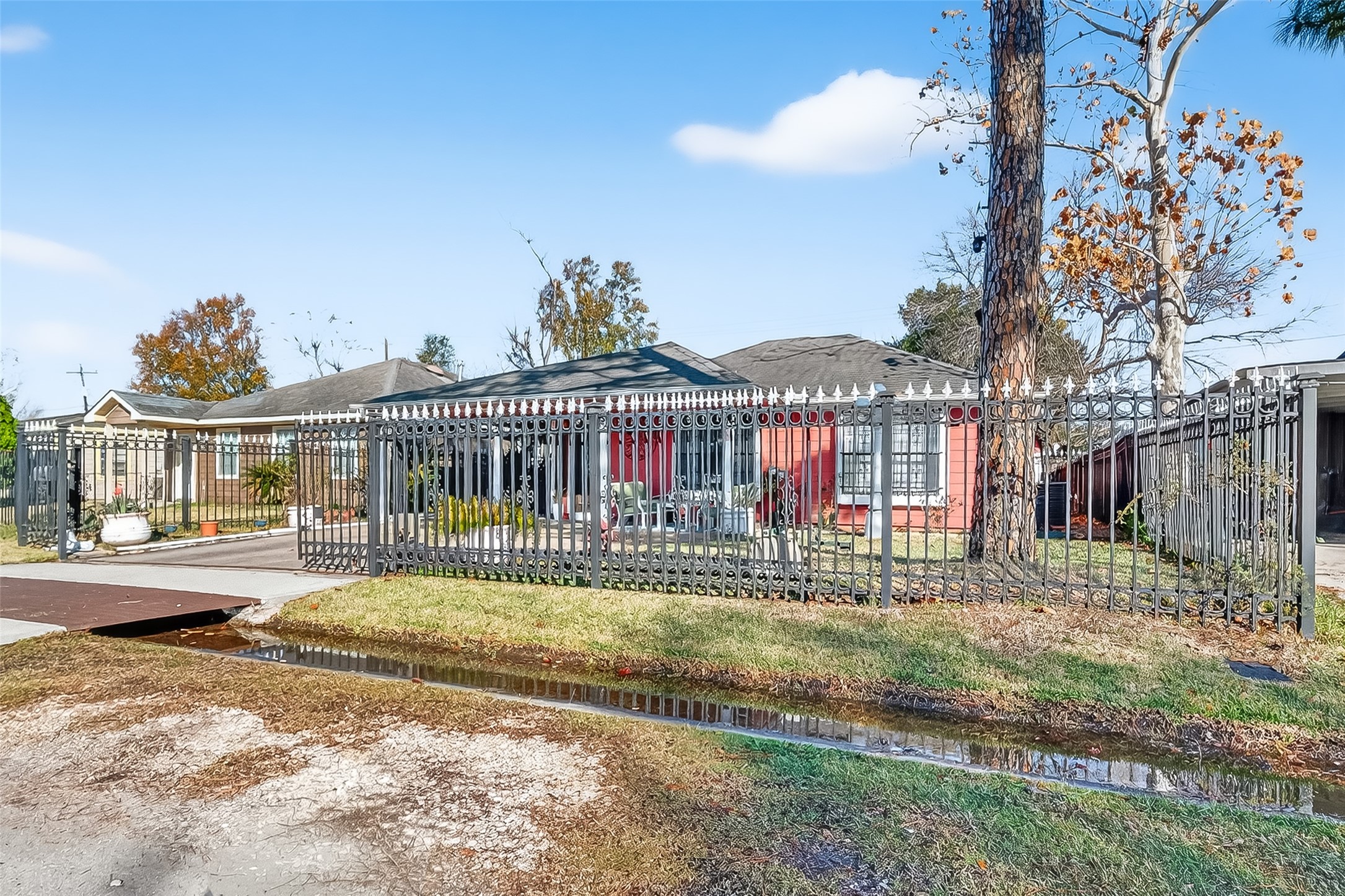 10313 Chadwick Street Houston, TX 77029 - Photo 6 of 36