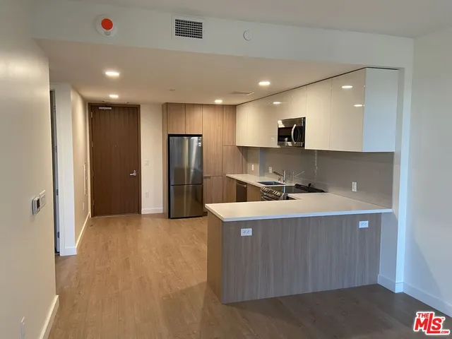 $5,800 | 11750 Wilshire Boulevard, Unit 1707, Los Angeles, CA 90025