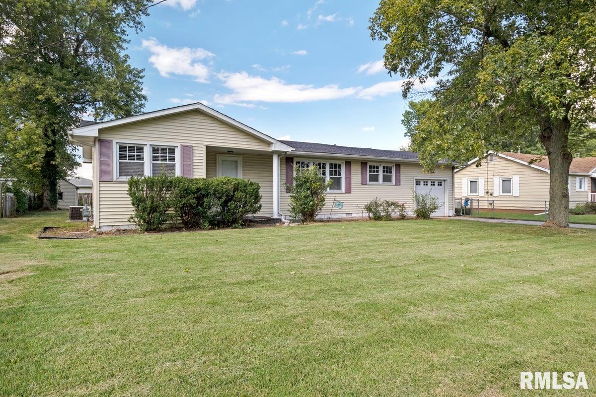 1103 Rutledge Street Pawnee, IL 62558 - Photo 3 of 30