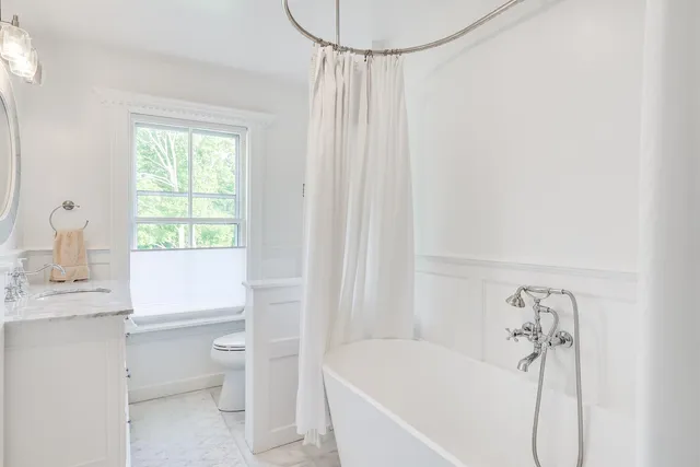 $2,200,000 | 2400 Meetinghouse Way, West Barnstable, MA 02668