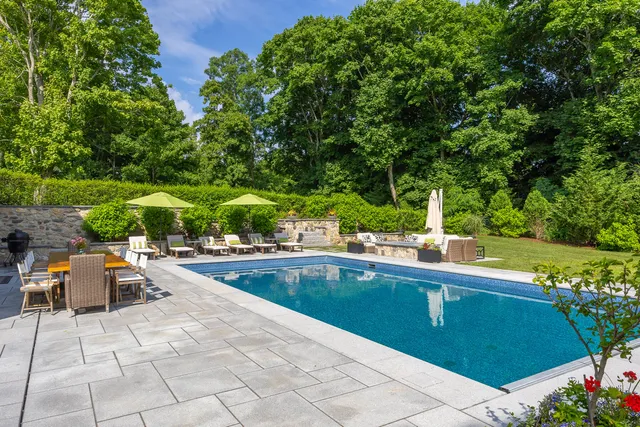 $2,200,000 | 2400 Meetinghouse Way, West Barnstable, MA 02668