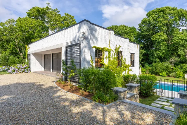 $2,200,000 | 2400 Meetinghouse Way, West Barnstable, MA 02668