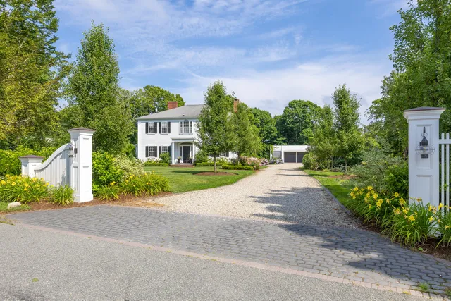 $2,200,000 | 2400 Meetinghouse Way, West Barnstable, MA 02668