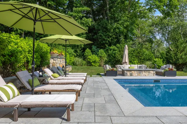 $2,200,000 | 2400 Meetinghouse Way, West Barnstable, MA 02668