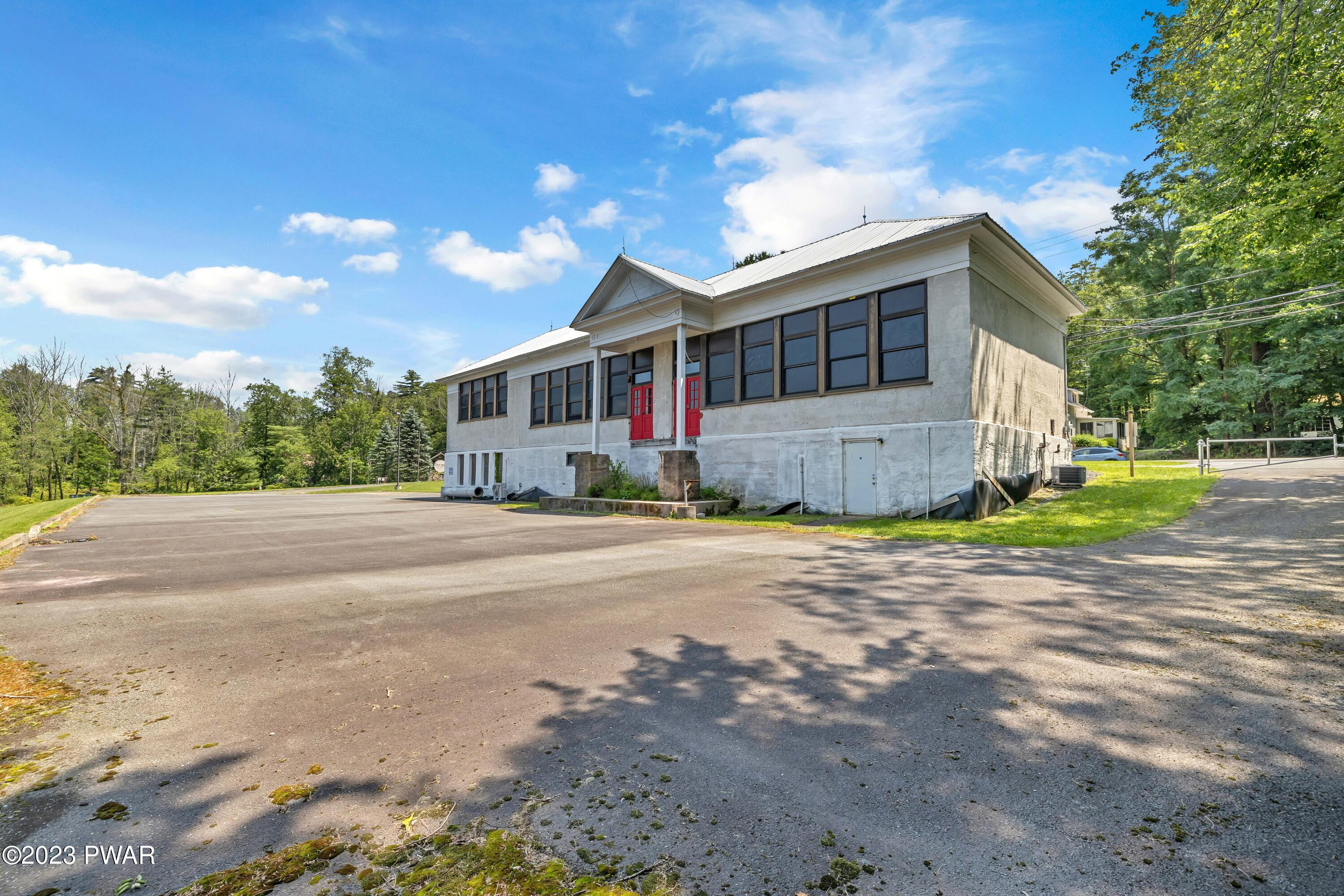 545 Rt 507 Paupack, PA 18451 - Photo 4 of 51