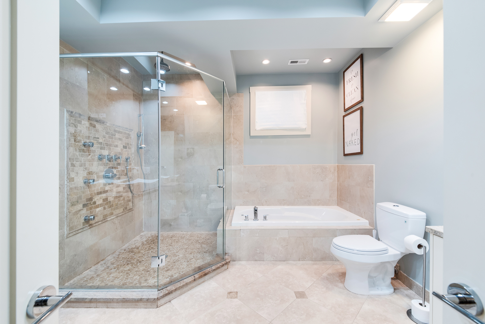 4029 South Ellis Avenue, Unit 3N Chicago, IL 60653 - Photo 12 of 19 a bathroom with a toilet a sink and a mirror
