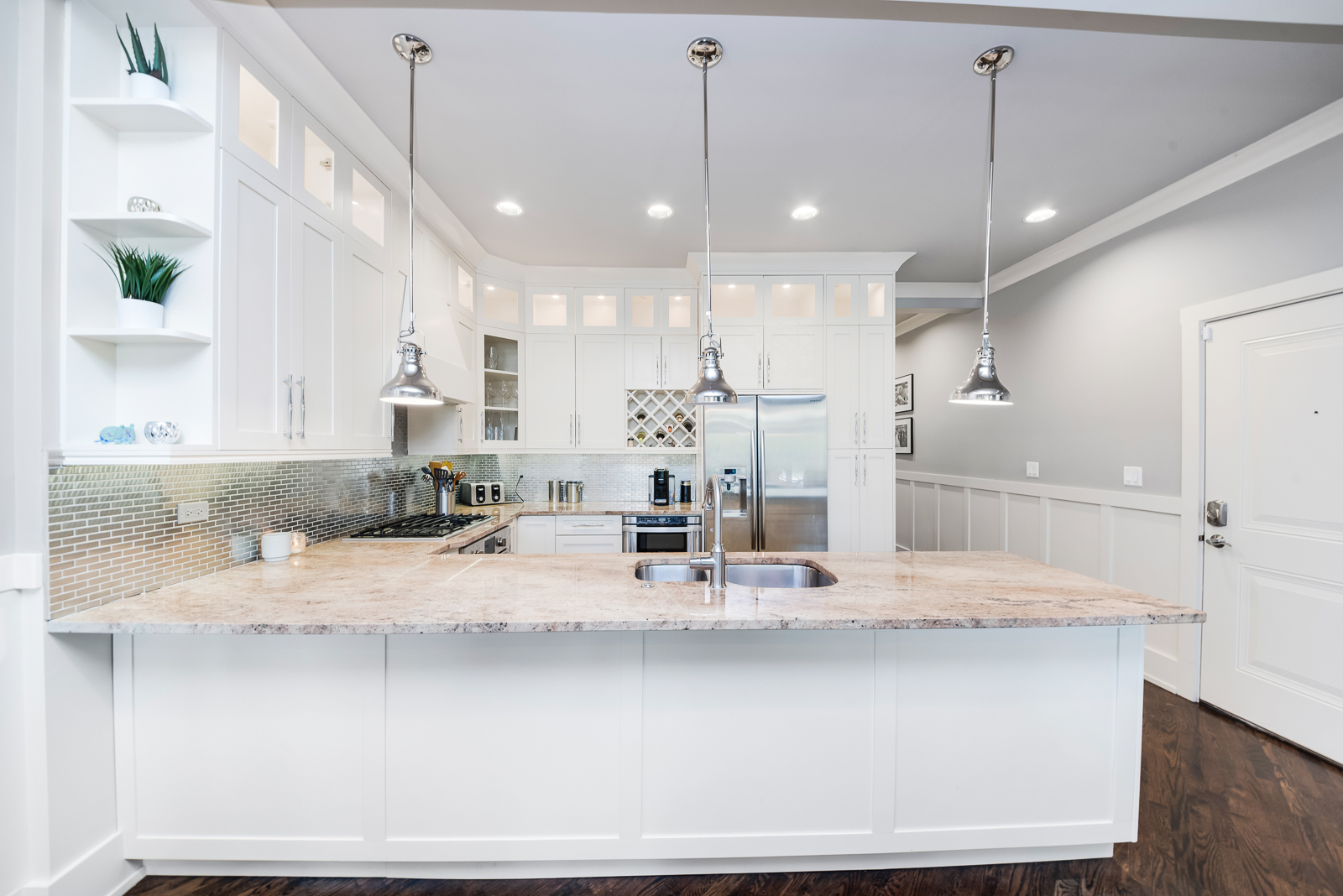 4029 South Ellis Avenue, Unit 3N Chicago, IL 60653 - Photo 5 of 19 a large kitchen with kitchen island a large counter space a sink and appliances