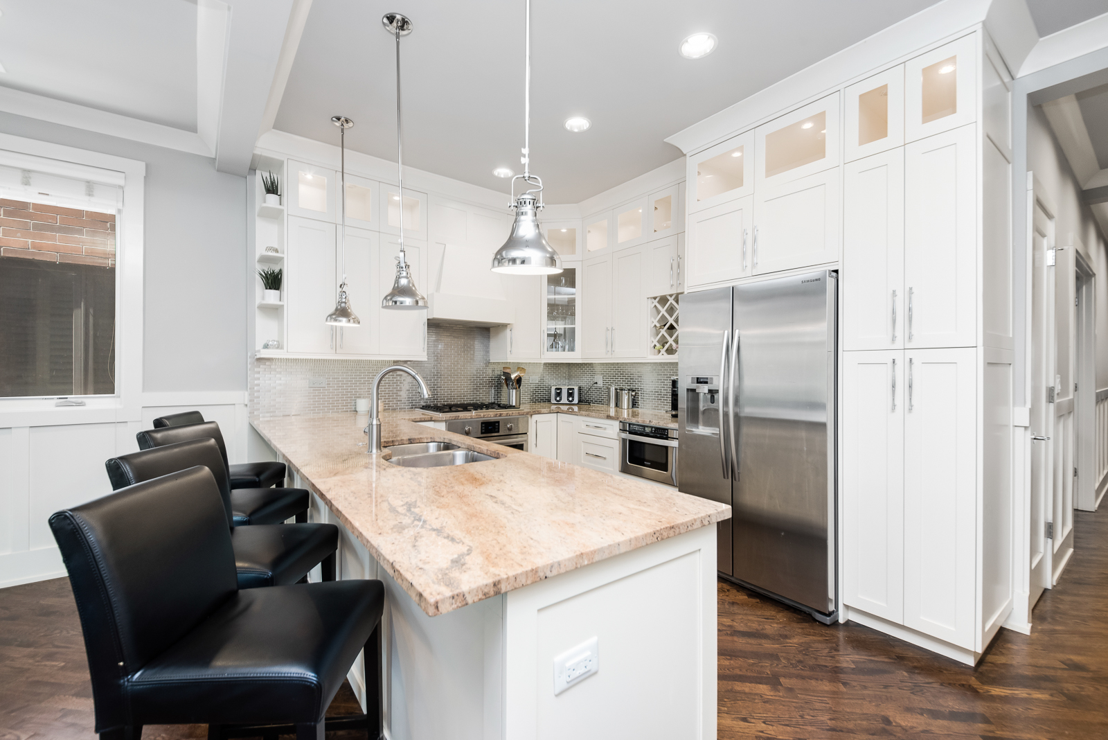 4029 South Ellis Avenue, Unit 3N Chicago, IL 60653 - Photo 6 of 19 a kitchen with refrigerator a sink and chairs