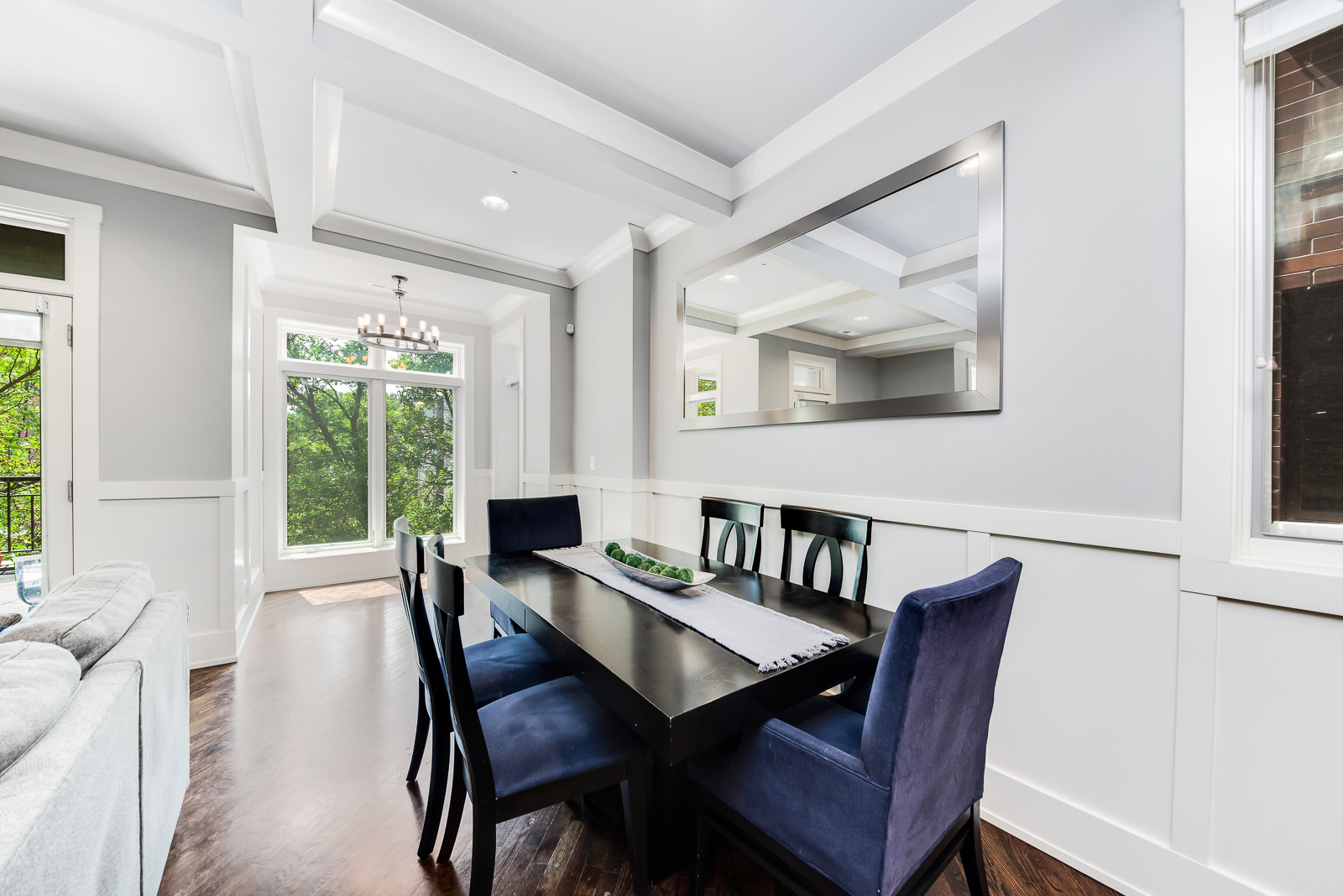 4029 South Ellis Avenue, Unit 3N Chicago, IL 60653 - Photo 8 of 19 a view of a dining room with furniture window and outside view