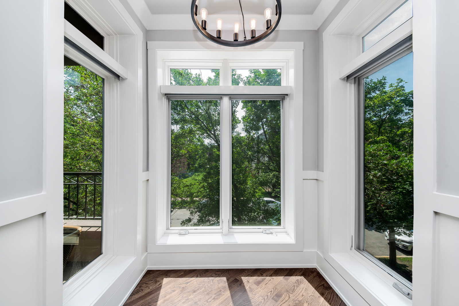 4029 South Ellis Avenue, Unit 3N Chicago, IL 60653 - Photo 9 of 19 a view of a hallway with windows and wooden floor