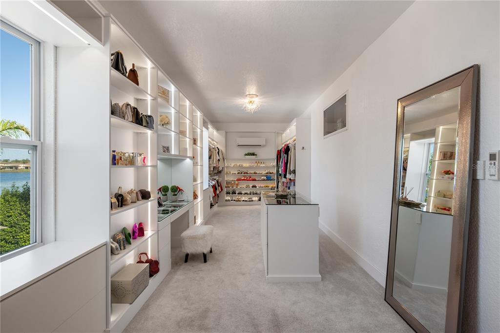 10950 Lemon Lake Boulevard Orlando, FL 32836 - Photo 20 of 53 a view of livingroom with furniture and toys