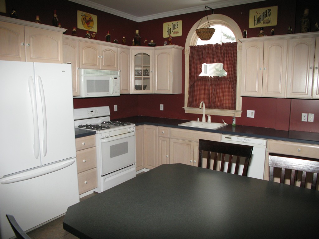 377 Middle Street Fall River, MA 02724 - Photo 5 of 22 Gallery Image 5