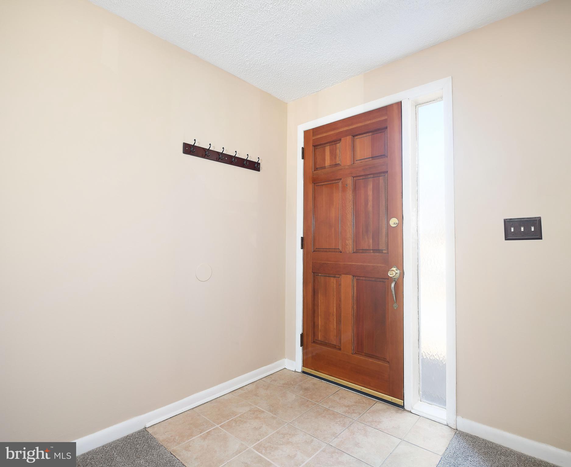 206 Cove Road Baltimore, MD 21221 - Photo 4 of 31 Foyer area