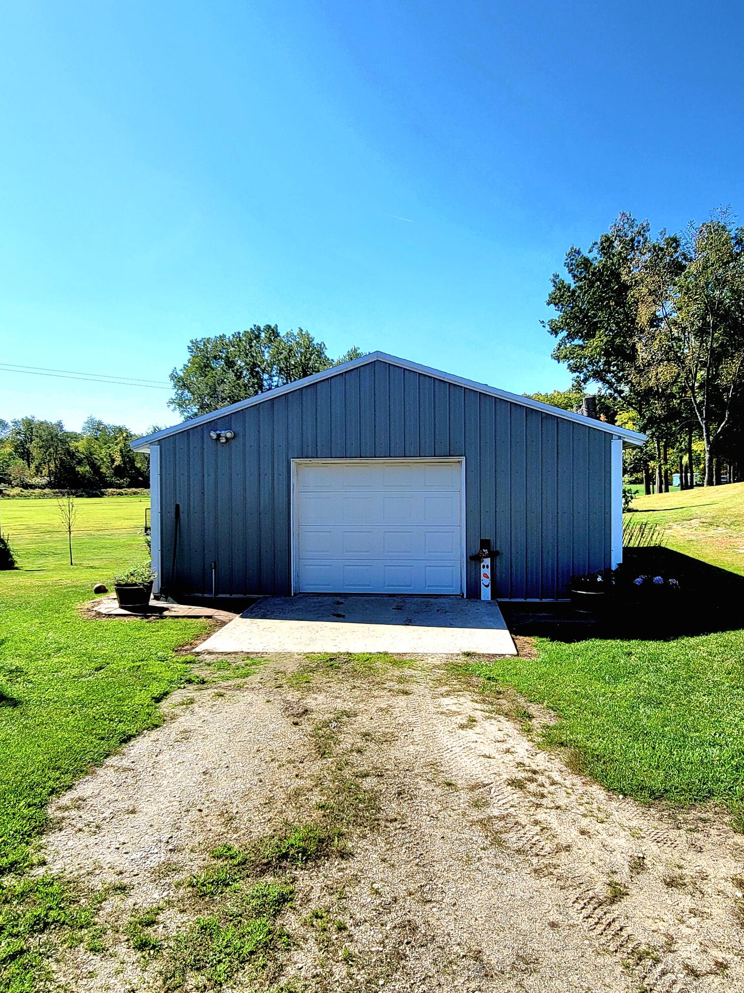 2383 West Fenwick Road Fenwick, MI 48834 - Photo 17 of 55 20231003_131253