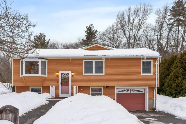 $625,000 | 7 Brentwood Avenue, Salem, NH 03079