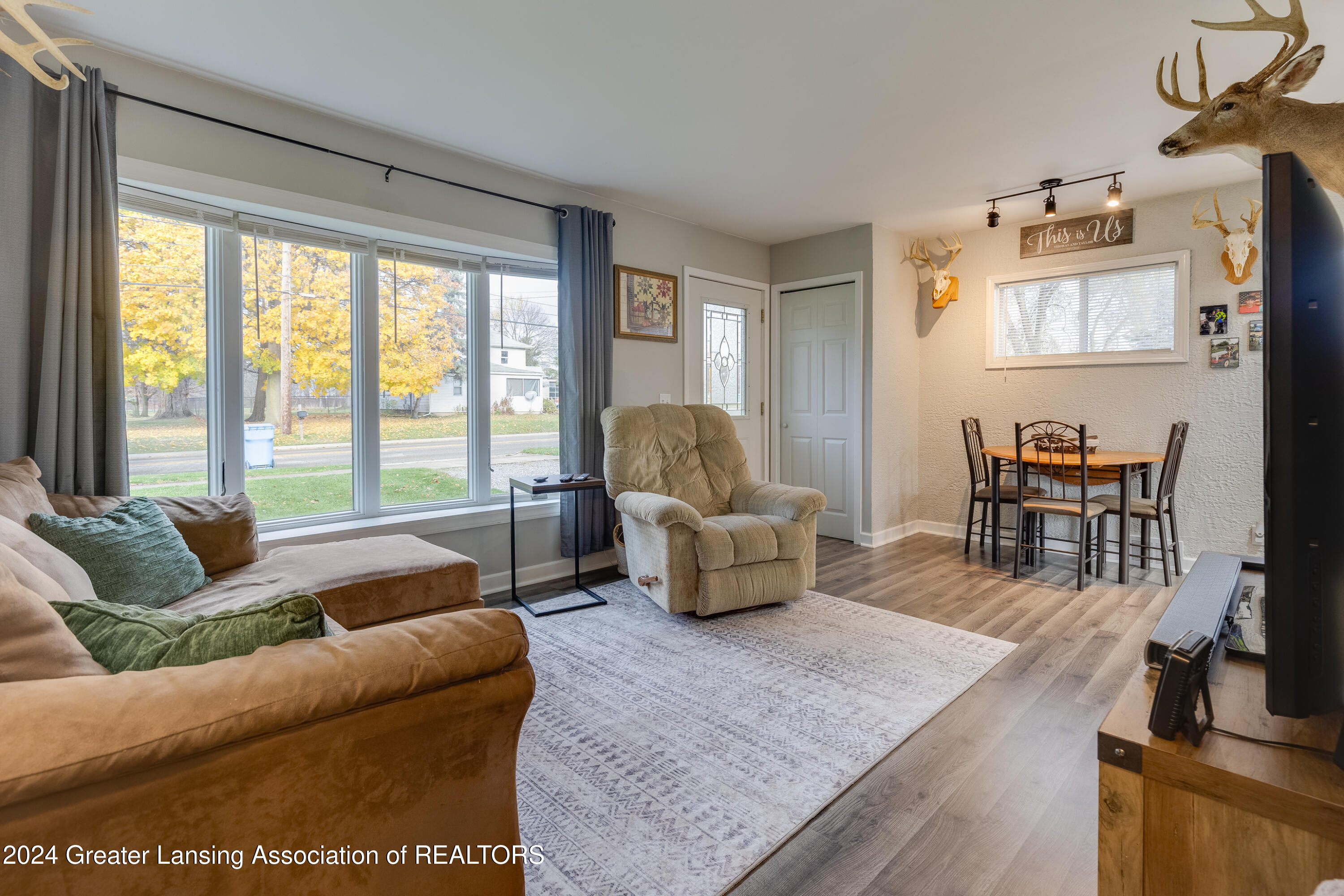 322 East Sheridan Road Lansing, MI 48906 - Photo 8 of 28 Living Room