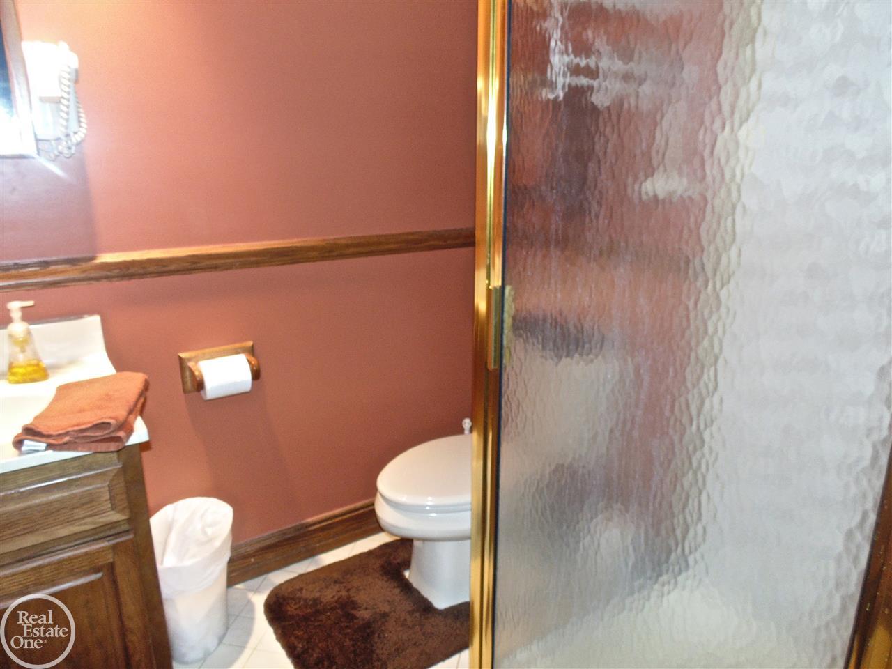2290 Chicago Warren, MI 48092 - Photo 32 of 39 Basement Full Bath