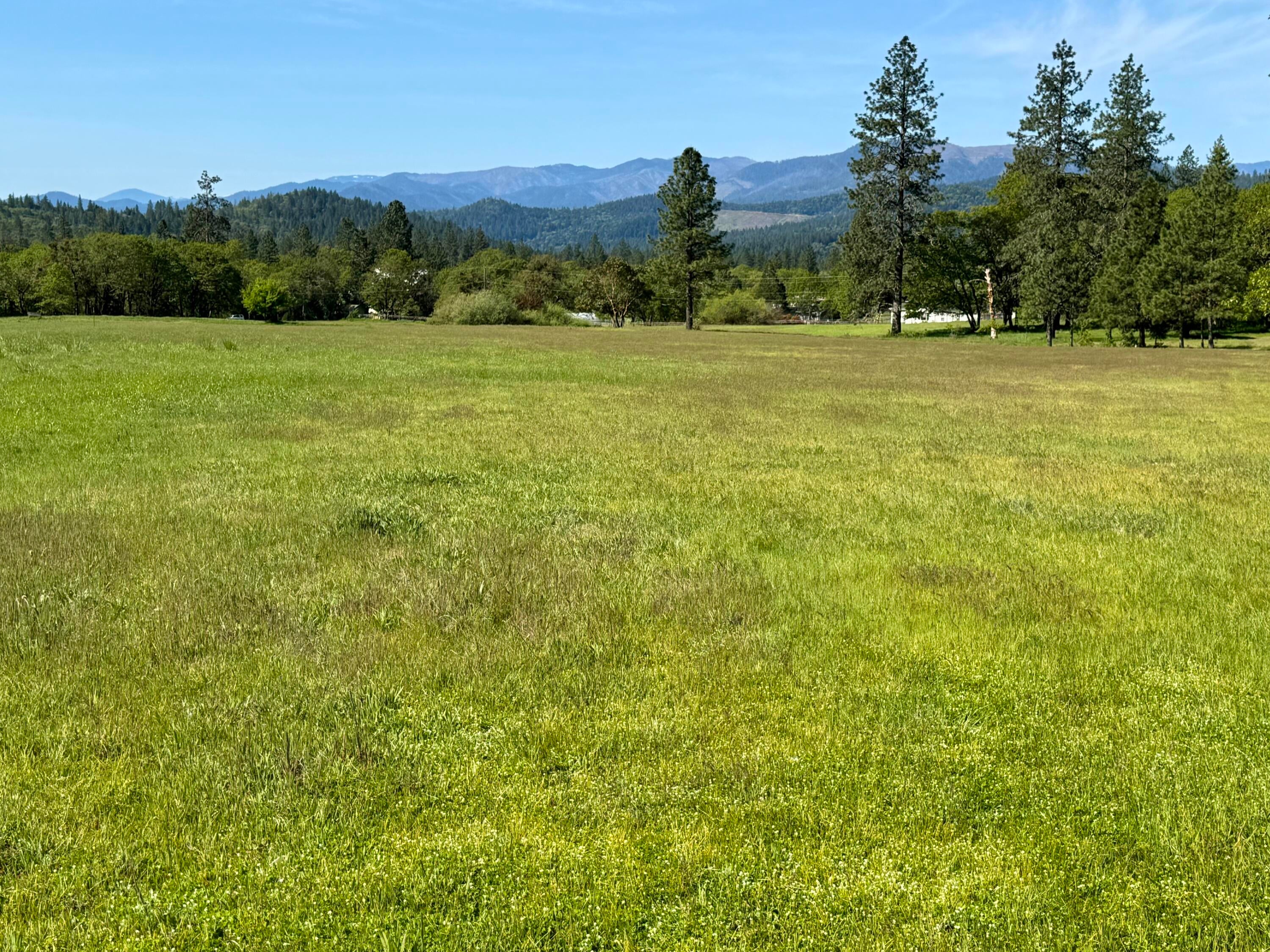 6798 Hugo Road Grants Pass, OR 97526 - Photo 28 of 38 Looking South