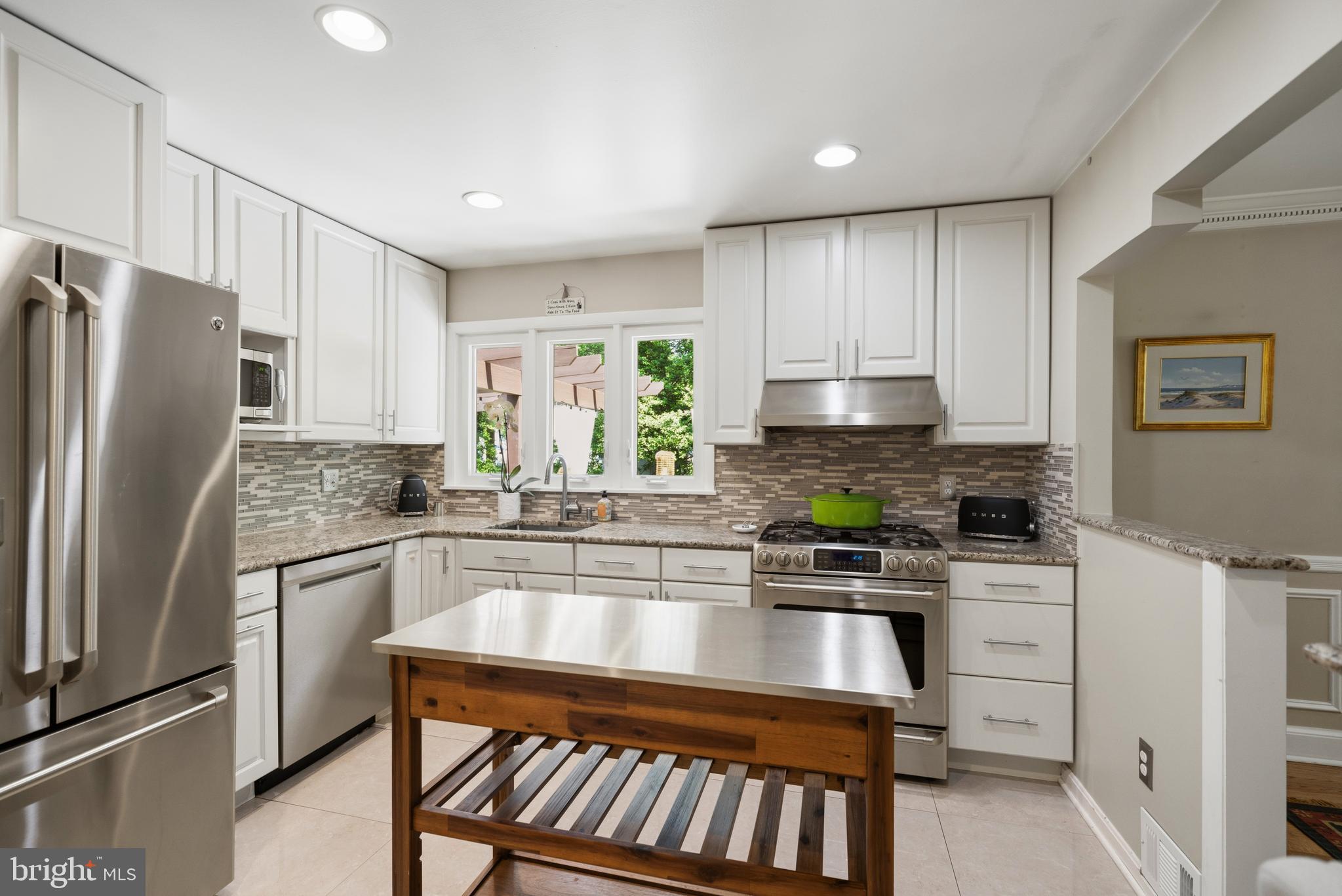 8611 Cyrus Place Alexandria, VA 22308 - Photo 13 of 49 Stainless steel appliances