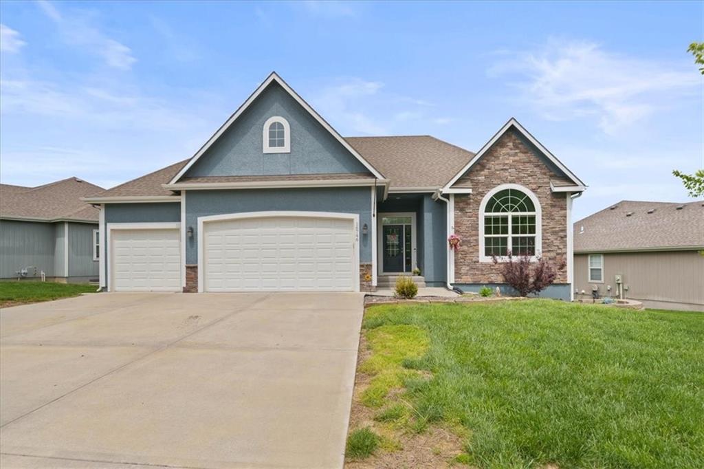 16746 Ruby Way Basehor, KS 66007 - Photo 1 of 32
