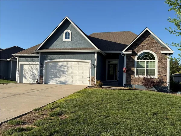 $460,000 | 16746 Ruby Way, Basehor, KS 66007