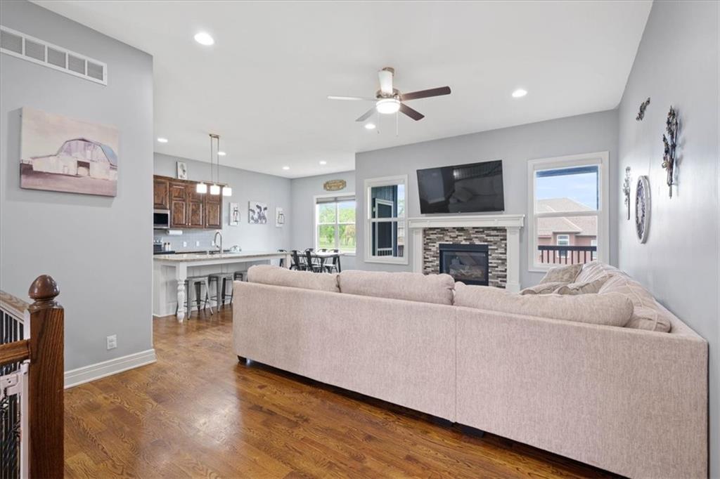16746 Ruby Way Basehor, KS 66007 - Photo 4 of 32