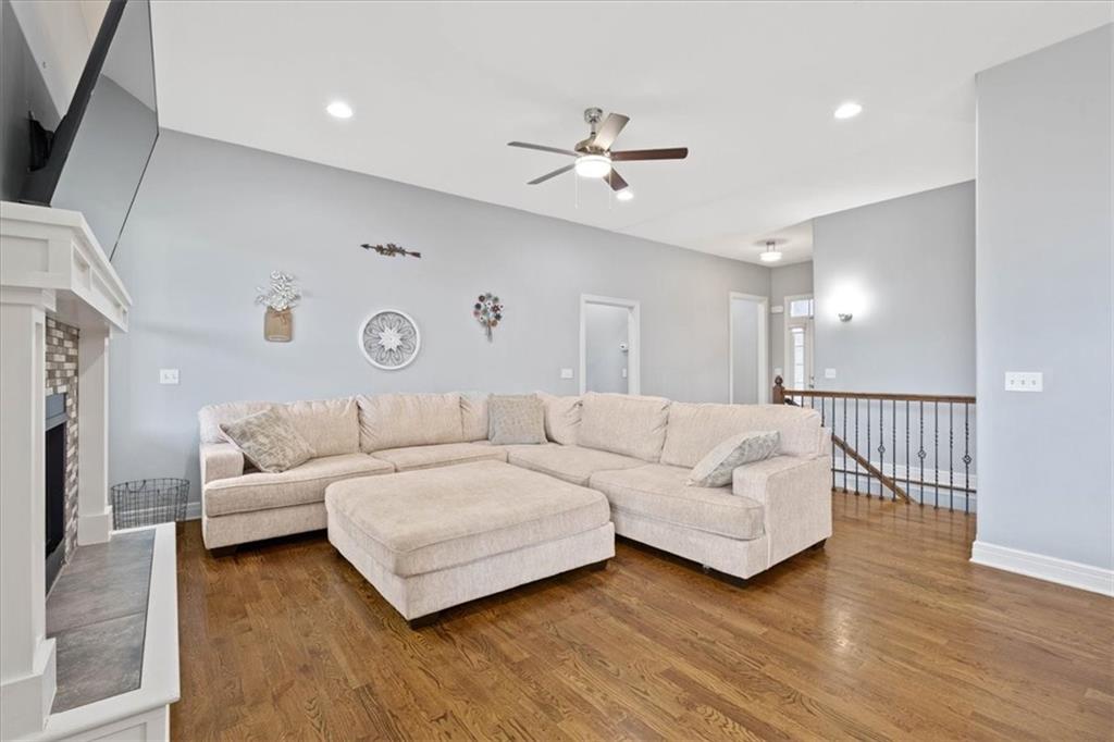 16746 Ruby Way Basehor, KS 66007 - Photo 6 of 32